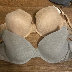 2 bras. Size 38D. One with tags.